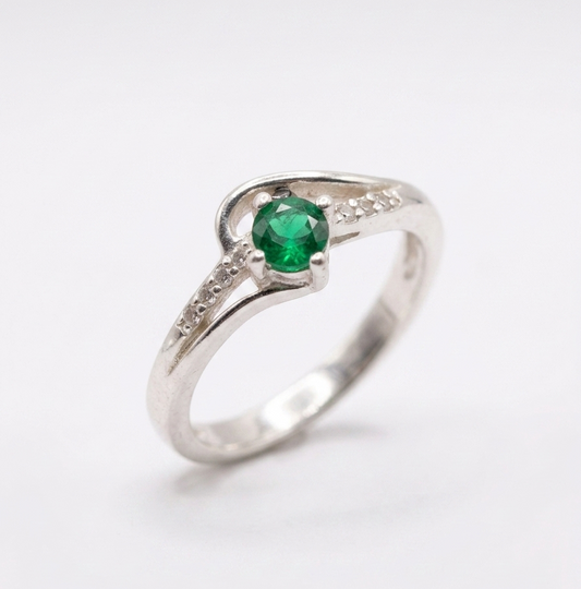 Elegant Twist – 925 Sterling Silver Ring